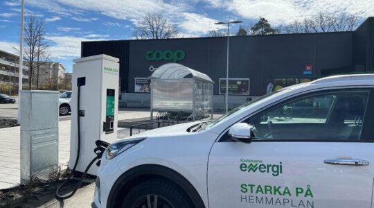 Laddstation utanför Servus Österport